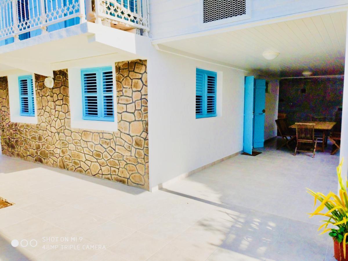 Location Maison Bleue Avec Piscine Privative Au Carbet Martinique Le Carbet Exterior photo