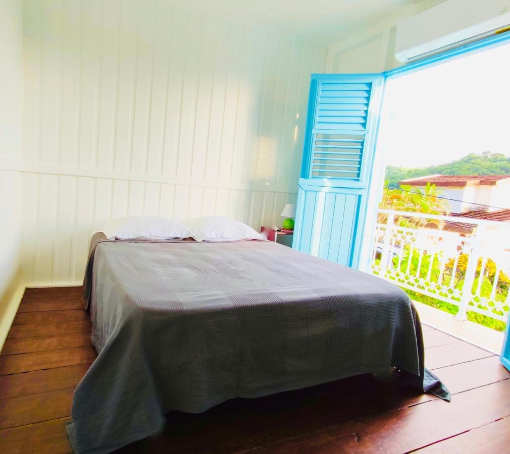 Location Maison Bleue Avec Piscine Privative Au Carbet Martinique Le Carbet Exterior photo