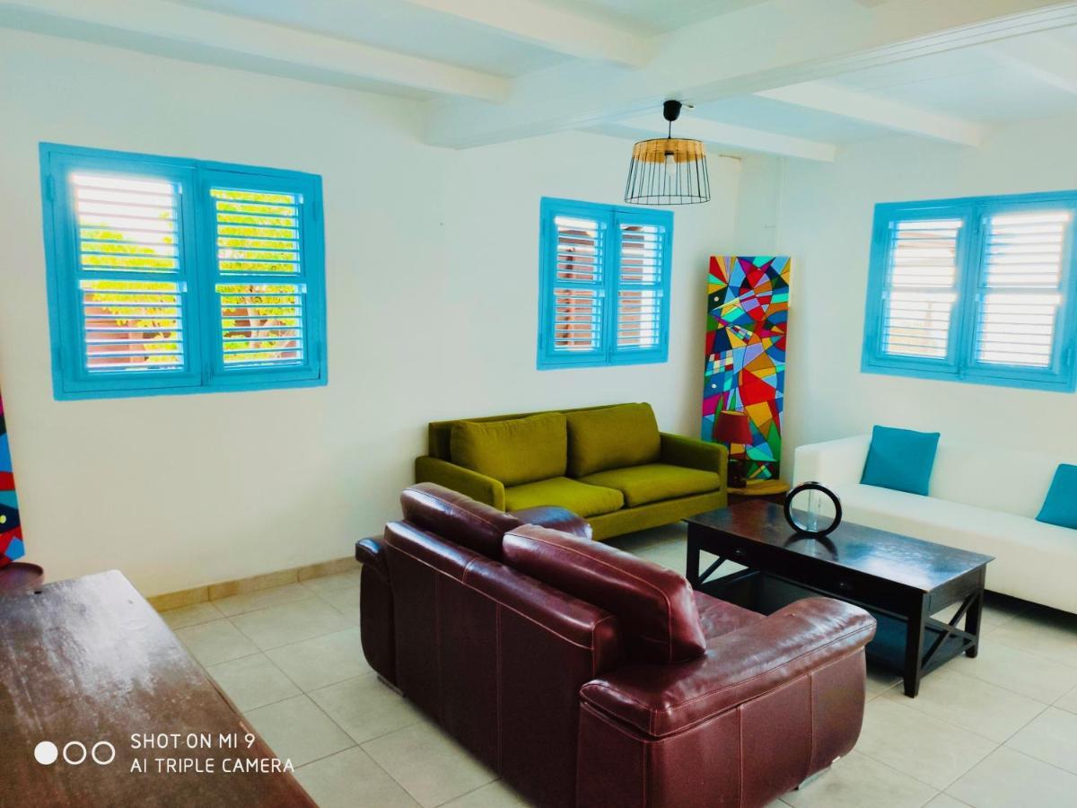 Location Maison Bleue Avec Piscine Privative Au Carbet Martinique Le Carbet Exterior photo