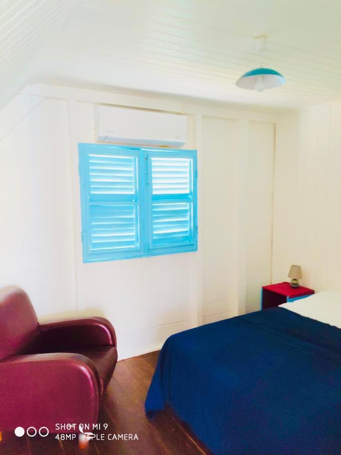 Location Maison Bleue Avec Piscine Privative Au Carbet Martinique Le Carbet Exterior photo